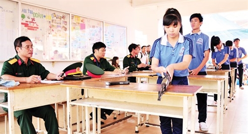 Quan tâm giáo dục quốc phòng cho giới trẻ