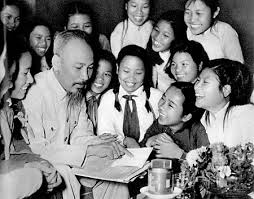 Lời Bác Hồ dạy ngày này năm xưa: Trên đống xương máu, trên đống tro tàn, thanh niên ta, con cháu ta, sẽ xây dựng một nước Việt Nam hoàn toàn độc lập