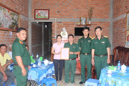 Tỉnh Long An: Bàn giao ngôi nhà 100 đồng cho quân nhân có hoàn cảnh khó khăn
