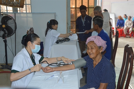 Tuổi trẻ LLVT tỉnh Tây  Ninh khám bệnh cho nhân dân huyện Dương Minh Châu