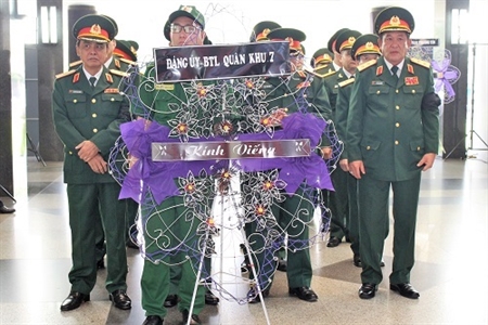 Đảng ủy, Bộ Tư lệnh Quân khu 7 viếng cố Thủ tướng Phan Văn Khải