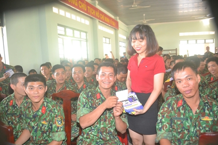 Bộ CHQS tỉnh Tây Ninh tư vấn học nghề cho chiến sĩ mới năm 2018
