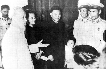 Lời Bác Hồ dạy ngày này năm xưa: Các chú phải chăm sóc xe, yêu xe như con, quý xăng như máu