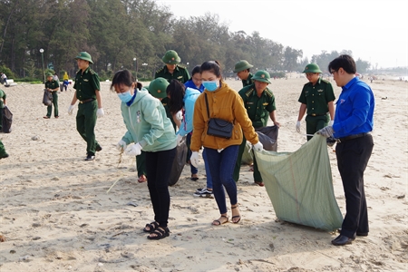Bộ đội Biên phòng tỉnh Bình Thuận: Ra quân “Hãy làm sạch biển” năm 2018