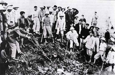 Lời Bác Hồ dạy ngày này năm xưa: Phải coi nhân tố con người là vấn đề số một