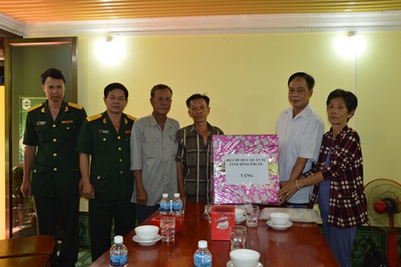 Bộ CHQS tỉnh Bình Phước chúc Tết cổ truyền các đơn vị Quân đội Hoàng gia Campuchia