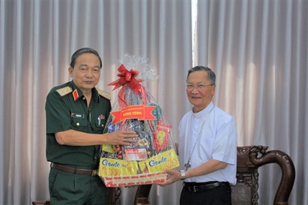 Bộ Tư lệnh Quân khu 7 thăm Tòa giám mục Phan Thiết tỉnh Bình Thuận