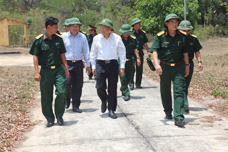 Bí thư Tỉnh ủy Bình Thuận kiểm tra các đơn vị thuộc Bộ CHQS tỉnh