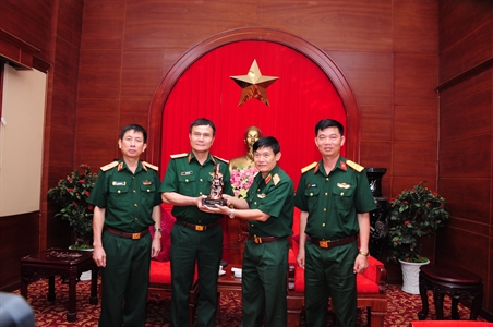 Bộ Tư lệnh Binh chủng Đặc công thăm Quân khu 7