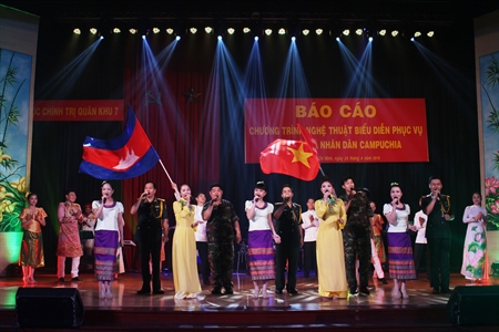 Đoàn Văn công Quân khu 7 thông qua báo cáo biểu diễn chương trình nghệ thuật phục vụ quân đội và nhân dân Campuchia