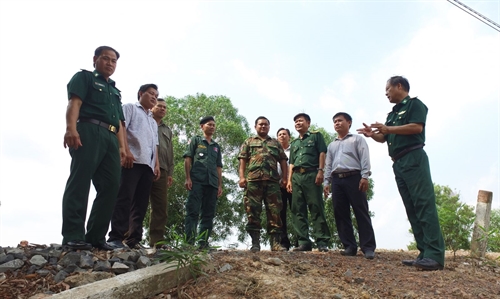 Những người nông dân bên cột mốc chủ quyền