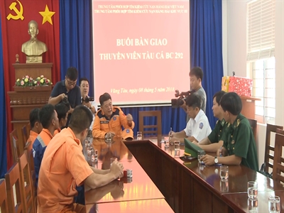 Tiếp nhận 3 ngư dân gặp nạn trên biển Vũng Tàu