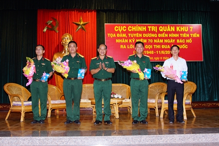 Cục Chính trị Quân khu 7 tuyên dương điển hình tiên tiến làm theo lời Bác