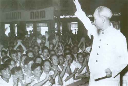 Lời Bác Hồ dạy ngày này năm xưa: Học với hành phải đi đôi. Học mà không hành thì học vô ích. Hành mà không học thì hành không trôi chảy.