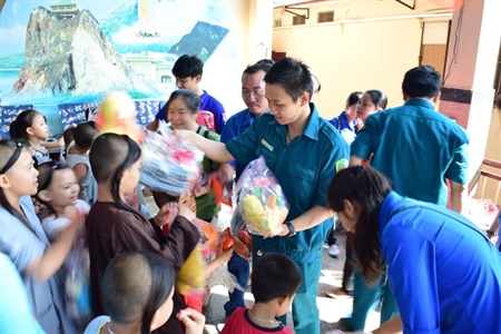 Chi đoàn Quân sự phường 14, quận Bình Thạnh tổ chức chương trình “Trao ngàn yêu thương”