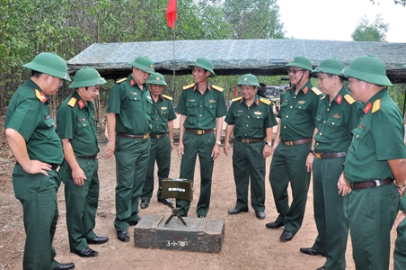 Quân khu 7 nghiệm thu sáng kiến mìn định hướng “ĐH – 17”