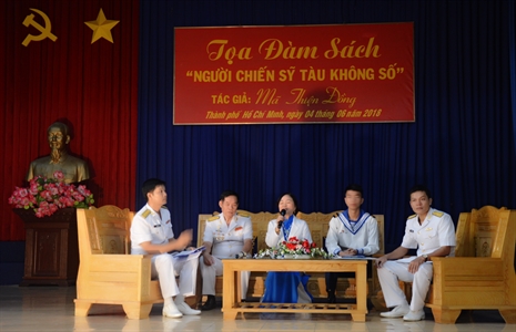 Lữ đoàn 125 Vùng 2 Hải quân tọa đàm sách  "Người chiến sĩ tàu không số"