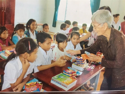 Bà Mười làm việc thiện