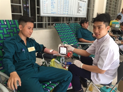 Cán bộ, chiến sĩ quận 3 hiến máu nhân đạo