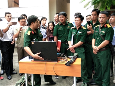 Bộ Tư lệnh Tp Hồ Chí Minh tập huấn sử dụng thiết bị bắn tập cho các trường Trung học phổ thông
