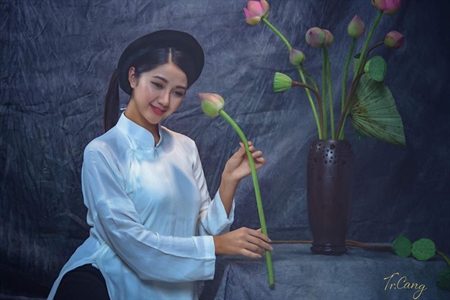 Vẻ đẹp của người phụ nữ Việt Nam qua tà áo dài xưa