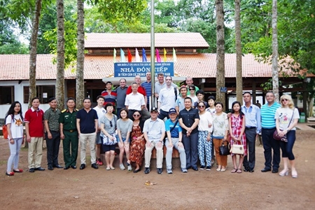 Đoàn Tùy viên quân sự các nước tại Việt Nam tham quan di tích Trung ương cục Miền Nam