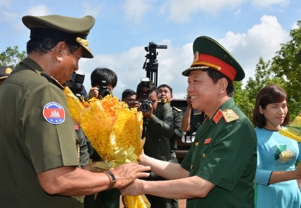 Phó Thủ tướng, Bộ trưởng Bộ Quốc phòng Vương quốc Campuchia thăm di tích lịch sử tại tỉnh Bình Phước