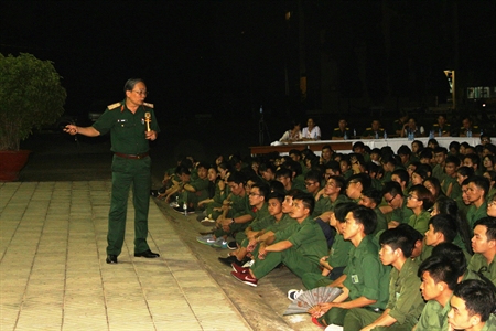Chính ủy thông tin thời sự tại Trung tâm Giáo dục Quốc phòng – An ninh sinh viên Đại học quốc gia TPHCM