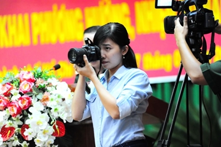 “Lửa nghề” của nữ phóng viên Truyền hình Quốc phòng toàn dân
