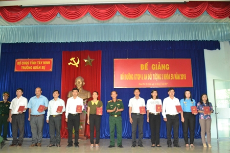 Tỉnh Tây Ninh: Bế giảng lớp bồi dưỡng kiến thức quốc phòng an ninh khóa 58