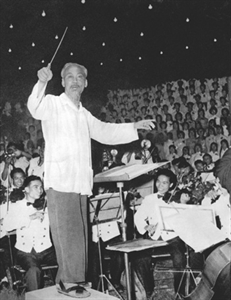 Lời Bác Hồ dạy ngày này năm xưa: Ong kia yêu giống, yêu nòi / Đồng tâm, hợp lực đuổi loài cáo đi