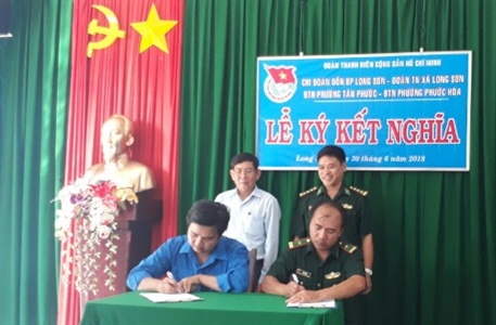 Chi đoàn Đồn Biên phòng Long Sơn kết nghĩa với Đoàn thanh niên địa phương