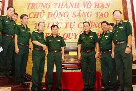 Đoàn công tác Tổng cục Hậu cần thăm Bộ Tư lệnh Quân khu 7