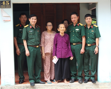 Tổng công ty Thái Sơn thăm, tặng quà các Bà mẹ Việt Nam anh hùng