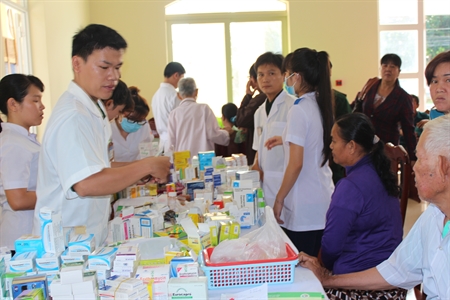 Sư đoàn 5: Khám bệnh, phát thuốc cho gia đình chính sách, hộ nghèo
