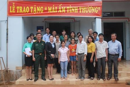 Trường Cao đẳng nghề số 7 trao tặng nhà tình thương