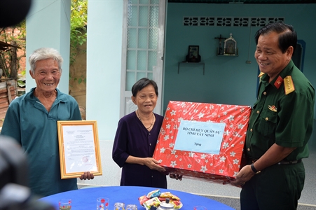 Bộ CHQS tỉnh Tây Ninh: Hỗ trợ kinh phí sửa chữa nhà gia đình chính sách