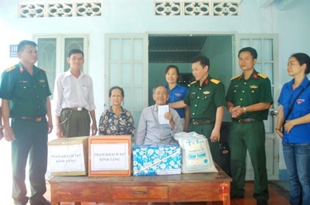 Trạm khách T67 về nguồn, tri ân gia đình chính sách tại huyện Củ Chi