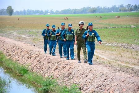 Kinh nghiệm xây dựng chốt dân quân thường trực biên giới đất liền tại Quân khu 7: 
Bài 1: “Bức tường thép” trên biên giới