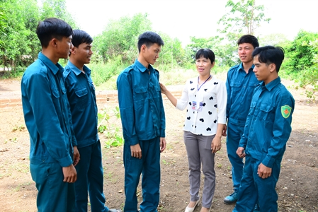 Kinh nghiệm xây dựng chốt dân quân thường trực biên giới đất liền tại Quân khu 7 
Bài 2: Thế vững phên giậu biên cương