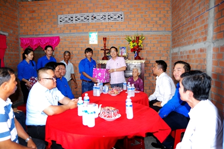 Viettel Long An trao nhà tình thương