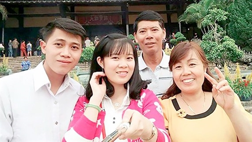 Tân thủ khoa nhận học bổng 150 triệu đồng