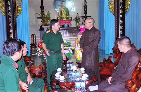 Bộ CHQS tỉnh Bình Thuận thăm Ban trị sự Giáo hội Phật giáo tỉnh