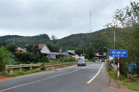 Về làng kháng chiến Đạ Chais