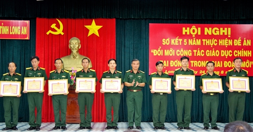 LLVT Long An đổi mới công tác giáo  dục chính trị
