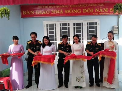 Bộ CHQS tỉnh Bà Rịa – Vũng Tàu trao nhà đồng đội tại huyện Đất Đỏ