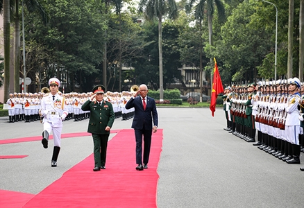 Bộ trưởng Bộ Quốc phòng Phi-líp-pin thăm chính thức Việt Nam