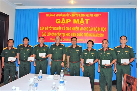 Bộ Tư lệnh Quân khu giao nhiệm vụ cho cán bộ cao cấp học tập tại Học viện Quốc phòng