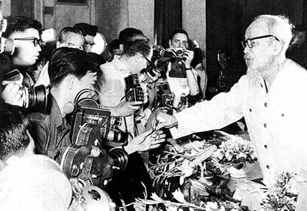 Lời Bác Hồ dạy ngày này năm xưa: Tiếng nói là thứ của cải vô cùng lâu đời và vô cùng quý báu của dân tộc.