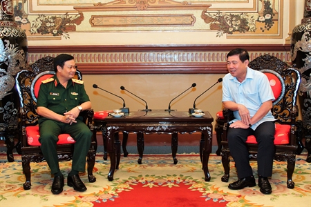 Chính ủy Quân khu 7 thăm Thành ủy - UBND - UBMTTQ Việt Nam Thành phố Hồ Chí Minh